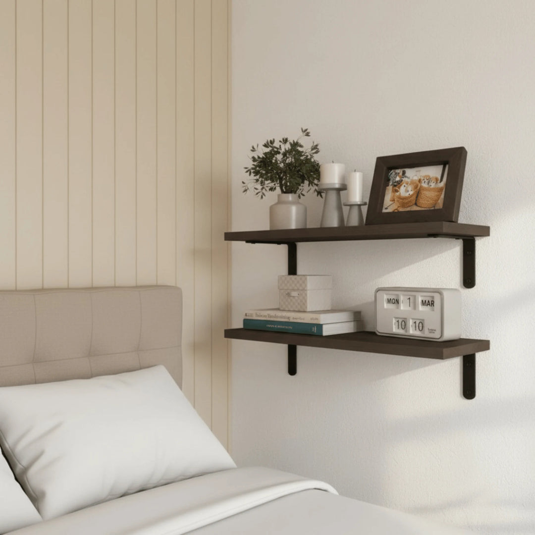 Étagère Murale Marron mis en scène sur un mur intérieur