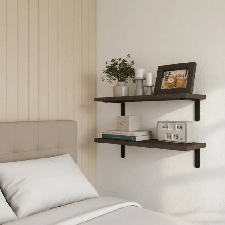 Étagère Murale Marron mis en scène sur un mur intérieur