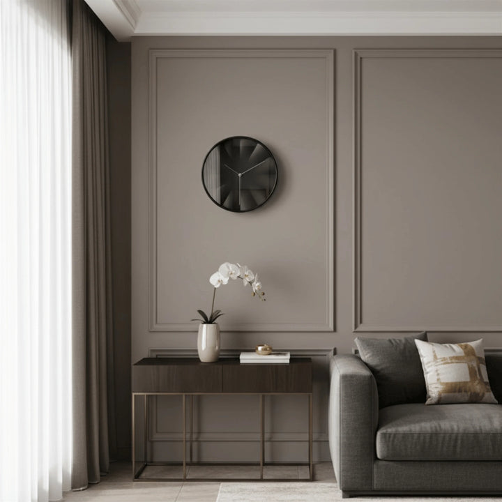 Horloge Murale Design Luxe en situation sur un mur intérieur