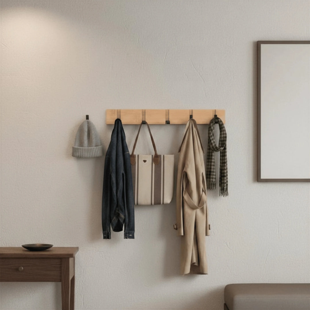 Porte-Manteau Mural en Bambou mis en scène dans une entrée