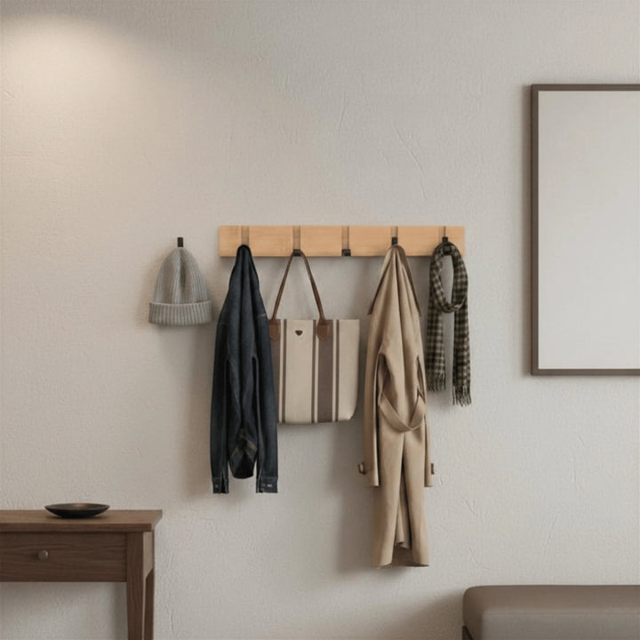 Porte-Manteau Mural en Bambou mis en scène dans une entrée