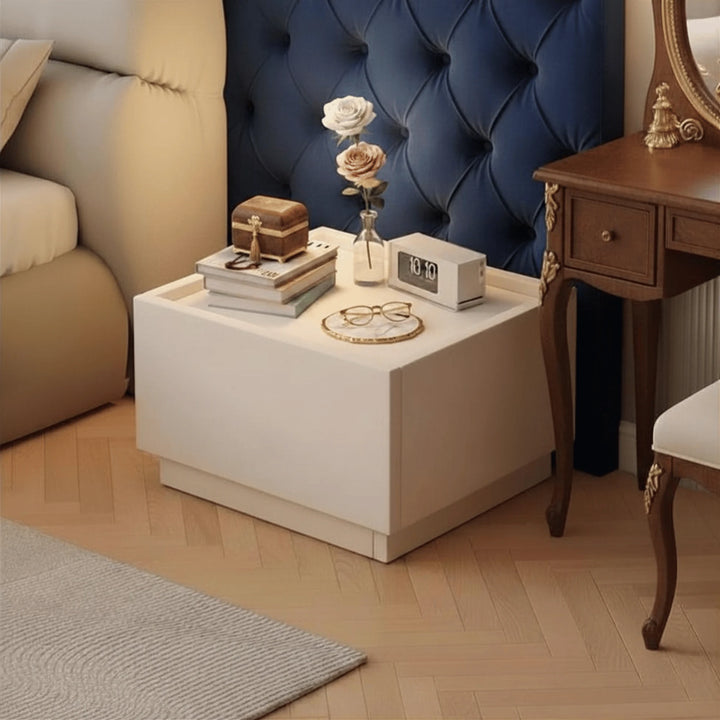Table de Chevet Design Luxe mis en scène dans une chambre