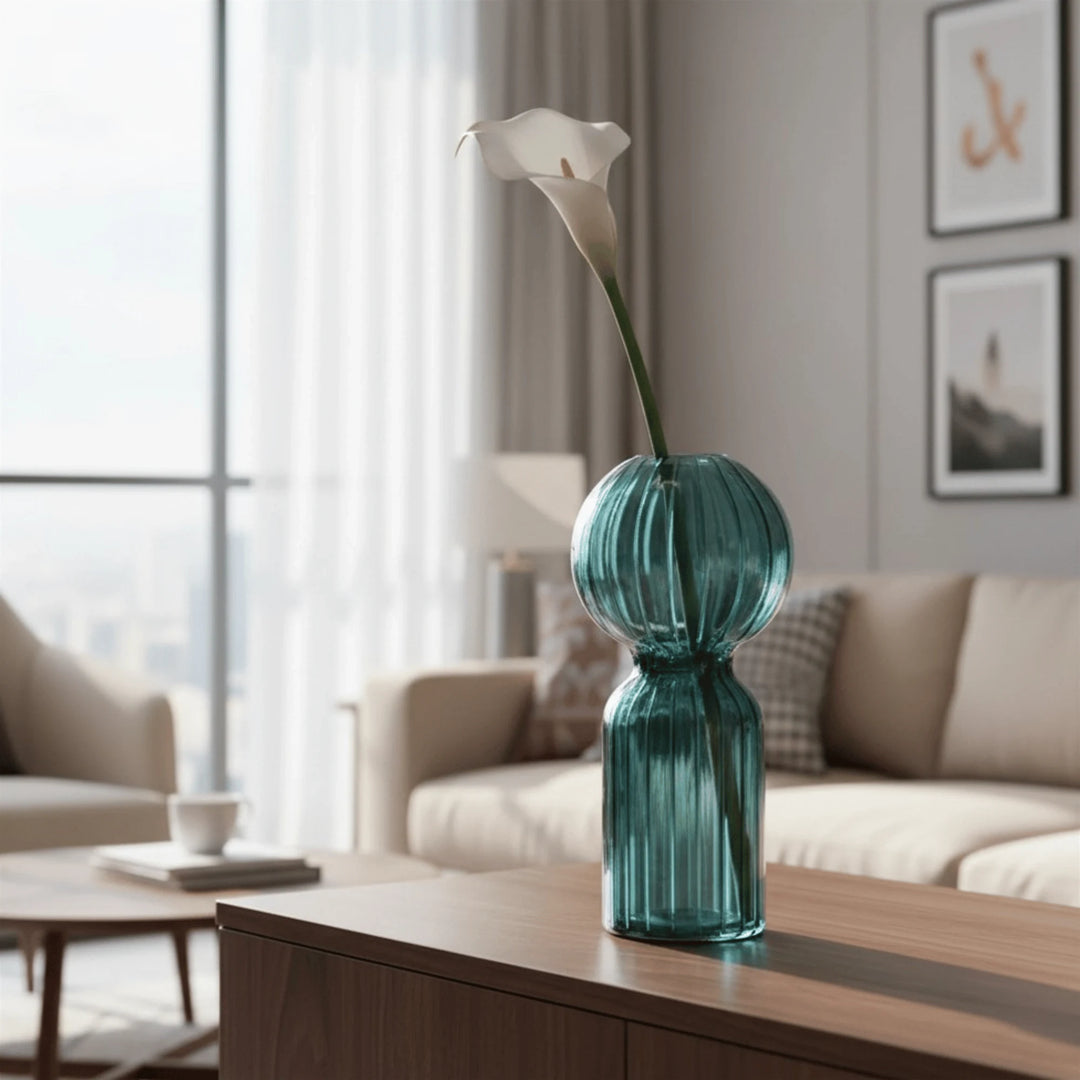 Vase en Verre Coloré en situation sur une table ou une étagère